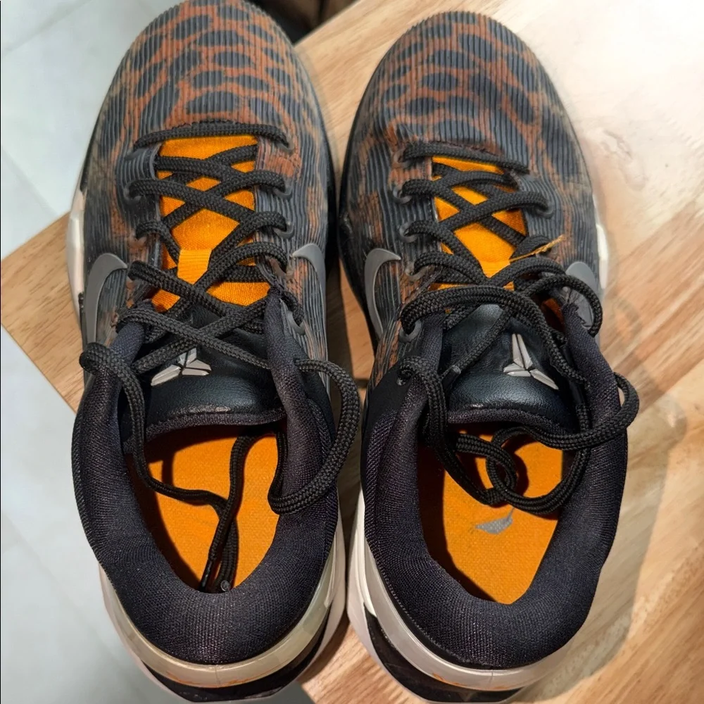 Nike Kobe Vii Black & Orange Leopard-Pattern Low-Top Sneakers - Picture 4 of 6